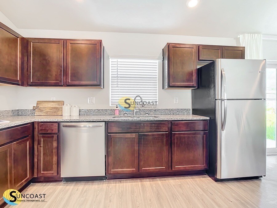 Building Photo - 11 Roxton Ln