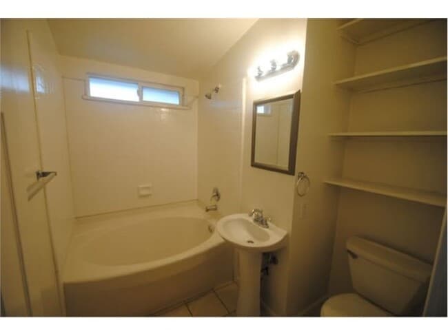 Building Photo - 6546 Kemp Way