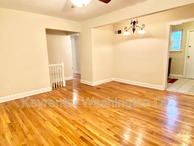 Building Photo - 4615 Central Ave NE