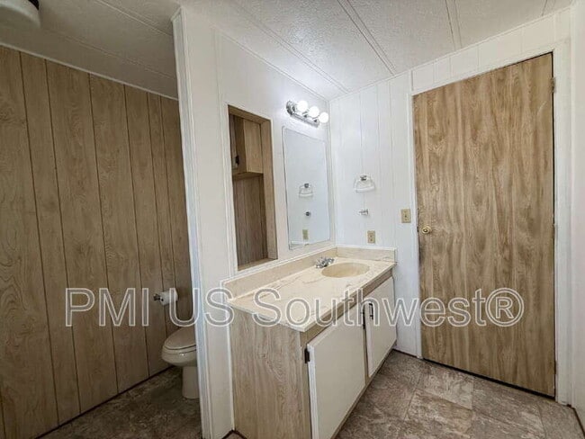 Building Photo - 622 Riverfront Dr
