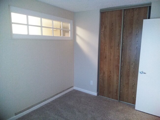 Building Photo - 2132 Austin Ct