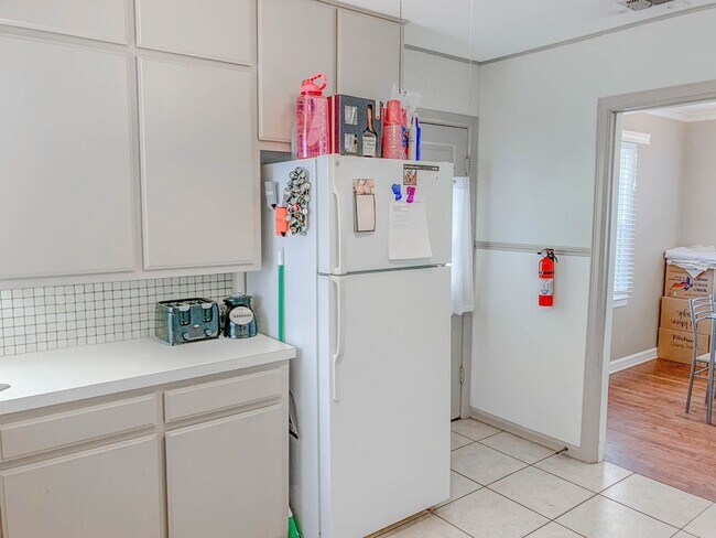 Building Photo - Pre-Leasing - 2-Bedroom Minutes from Texas...