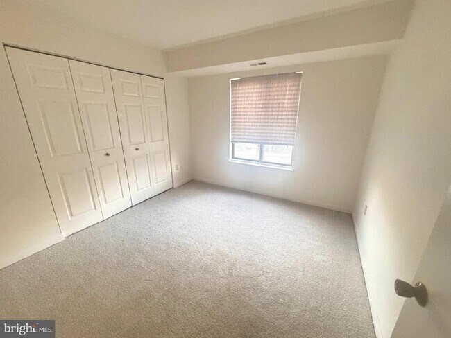 Building Photo - 8865 Roll Right Ct