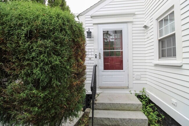 Building Photo - 445 Pleasant St