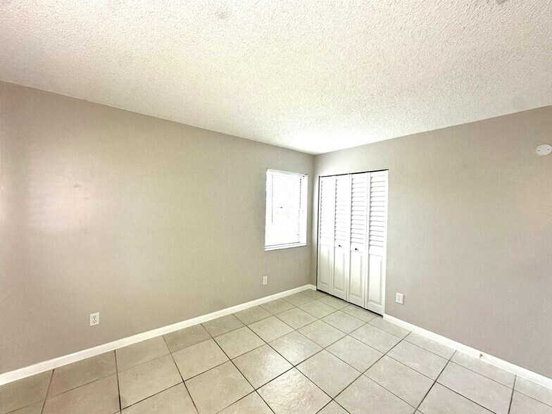 Building Photo - 3161 SE Aster Ln
