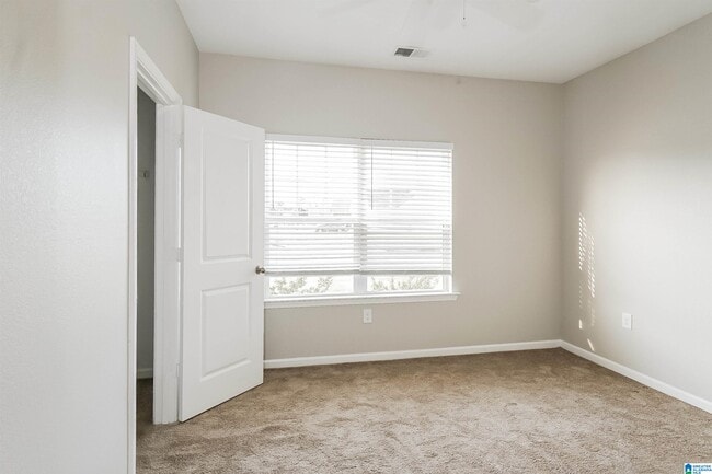 Building Photo - 1076 Pilgrim Ln