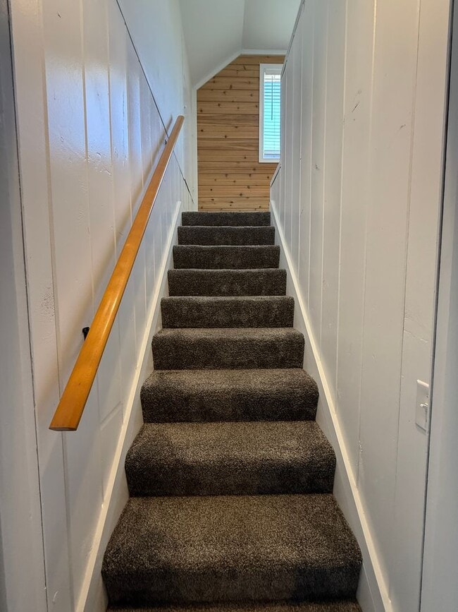 Building Photo - Newly Remodeled 3 Bed/2 Bath in North Bend