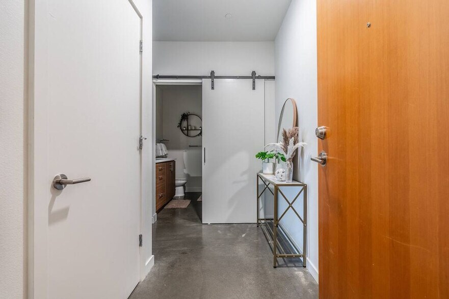 Building Photo - 2407 E Union St