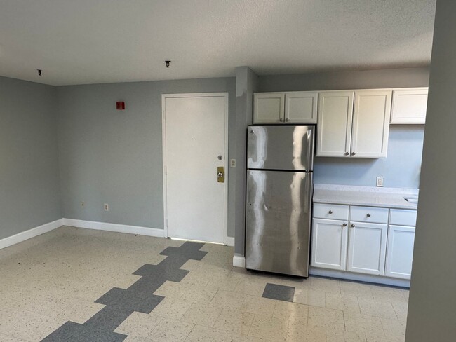 Building Photo - 2 Bedroom Condo for Rent - Available Now!