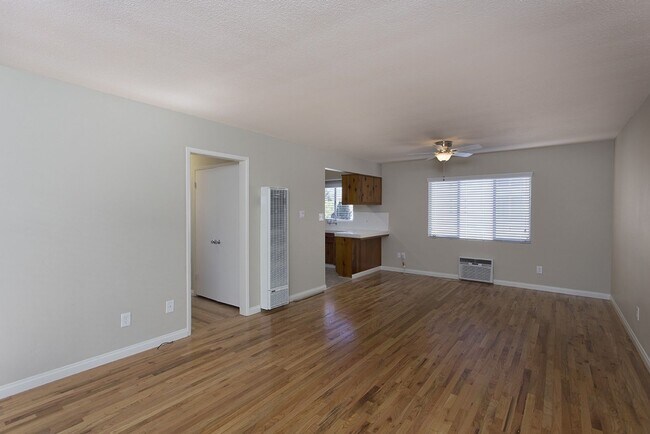 Building Photo - *OPEN HOUSE: 6/7 10AM-12PM* 2 Bed, 1.5 Bat...