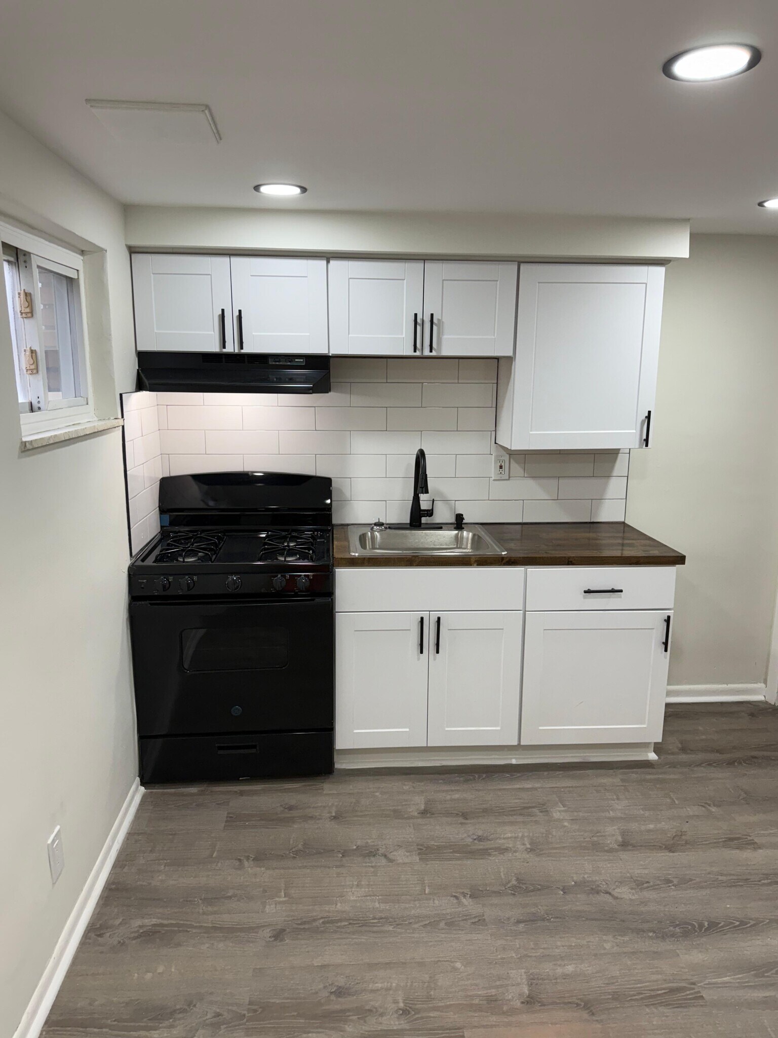 Building Photo - 628 Church St