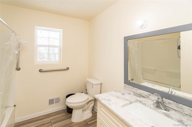 Building Photo - 62 Bristol Cir