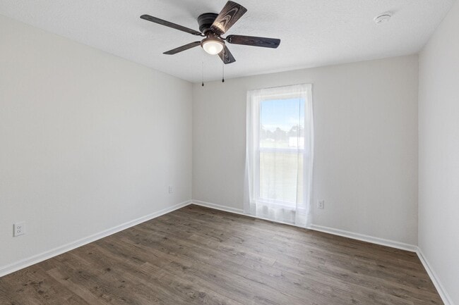 Building Photo - 3579 Oakwood Dr