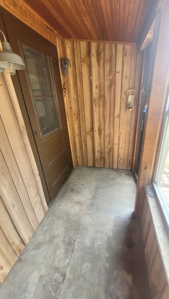 Building Photo - 1822 Charles St