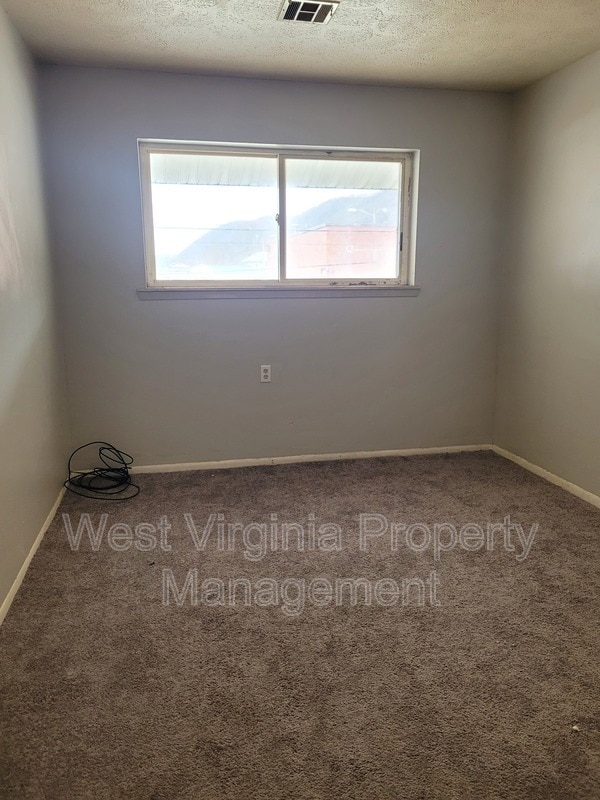 Building Photo - 130 Elm St