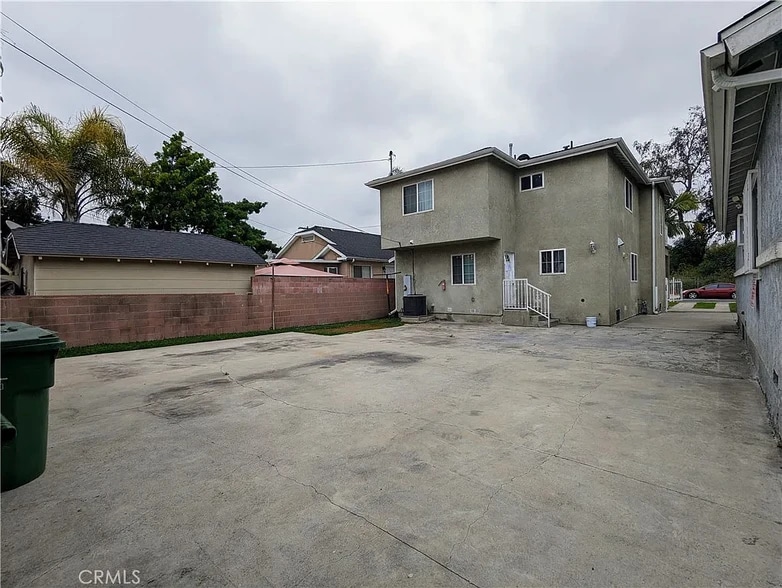 Building Photo - 2317 S Harcourt Ave