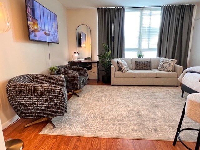Swivel seating for guests or just you - 350 G St SW