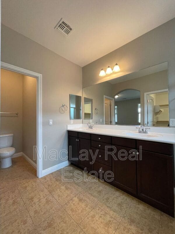 Building Photo - 1728 W Loemann Dr