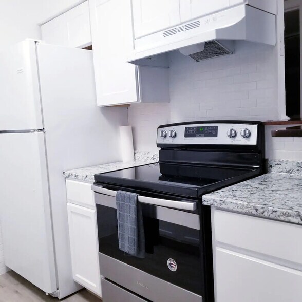 Building Photo - 12888 Montfort Dr