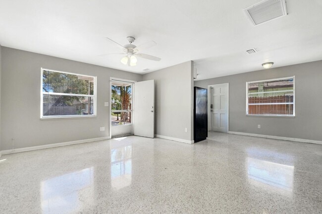 Building Photo - 1/1  Clearwater Duplex -  available now