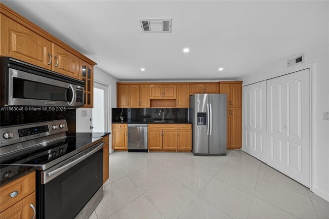Building Photo - 301 Bonaventure Blvd