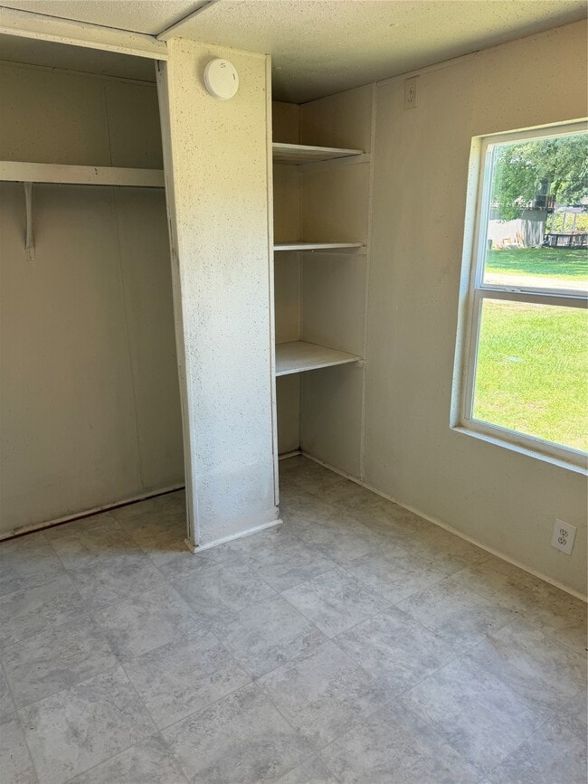 Building Photo - 8979 Gladewood