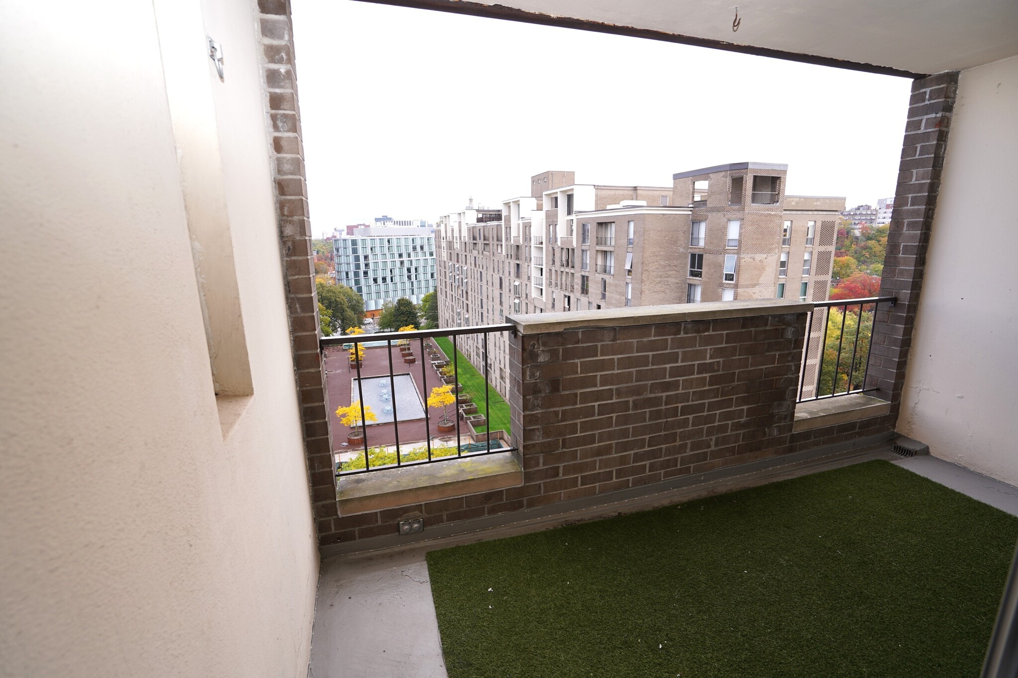 Building Photo - 77 Pond Ave