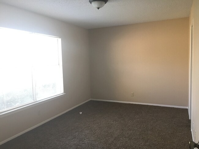 Building Photo - 8251 Sunshine Trail Dr