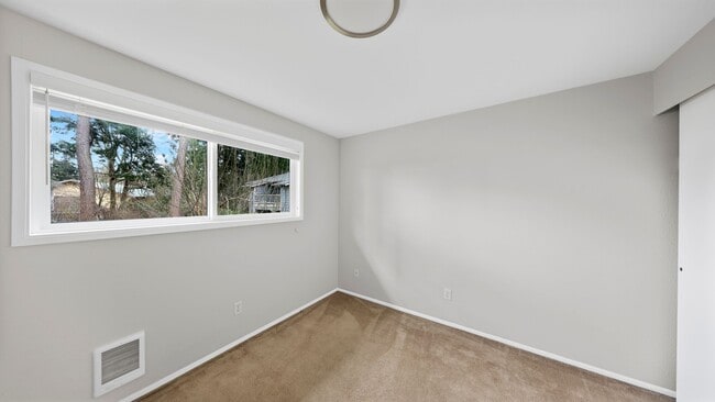 Building Photo - 1100 SW Harrier Cir