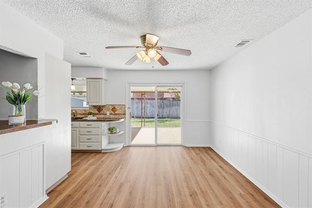 Building Photo - 808 Bridle Ave