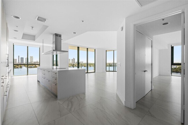 Building Photo - 17111 Biscayne Blvd