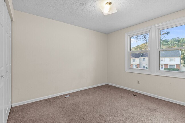 Building Photo - 528 Chanticlar Ct