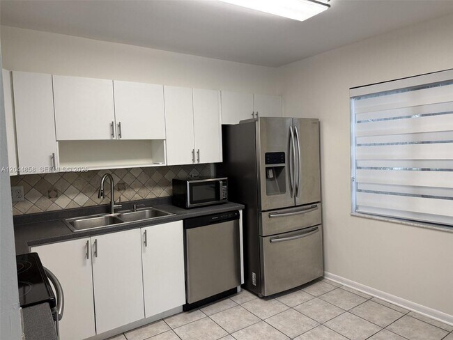 Building Photo - 9686 SW 138th Ave