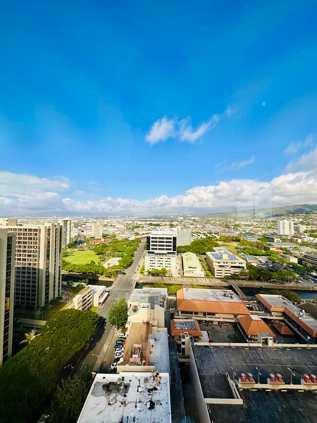 Building Photo - 60 N Beretania St