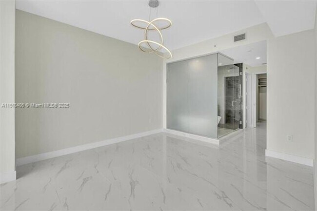 Building Photo - 700 NE 24th St