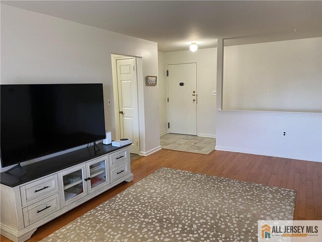 Building Photo - 144 Beverly Hl Ter