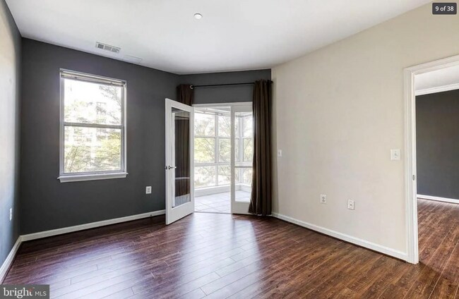 bedroom and sunroom - 23 Pierside Dr