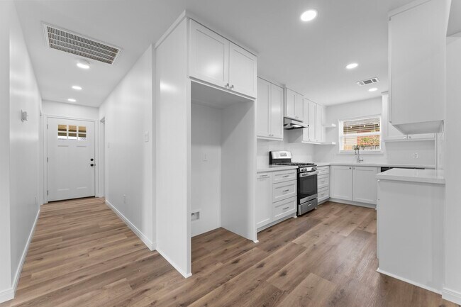 Building Photo - 1507 N Durham Dr