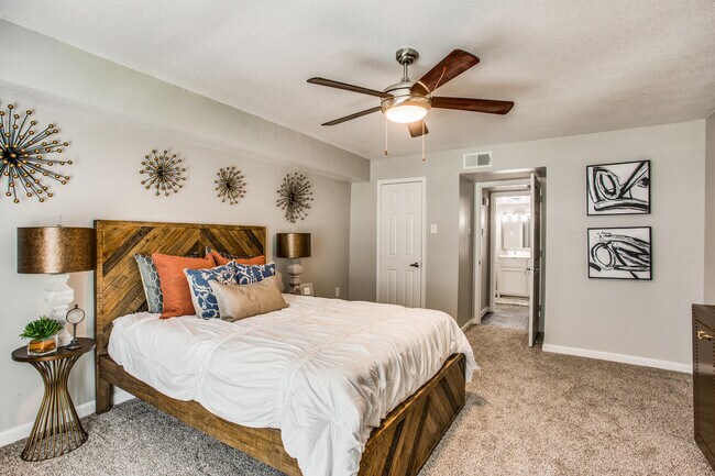 Building Photo - Medical Center Apartments - Super Deal!