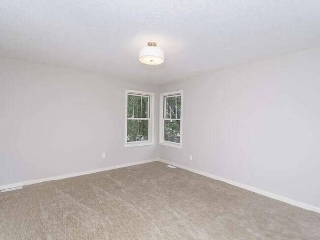 Building Photo - 5321 Interlachen Blvd