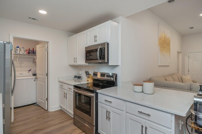 Building Photo - 691 S 11th St