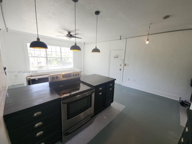 Building Photo - 1611 Michigan Ave