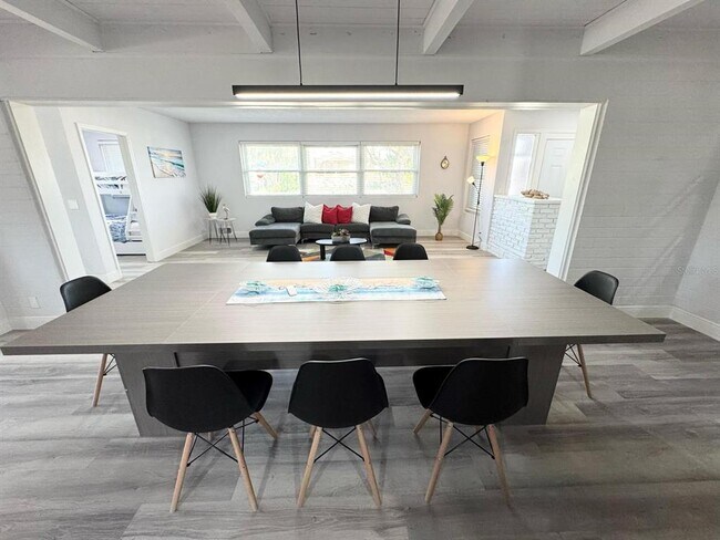 Building Photo - 2326 S Peninsula Dr