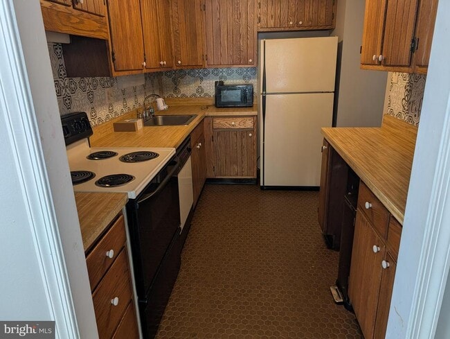 Building Photo - 214 Stonybrook Dr