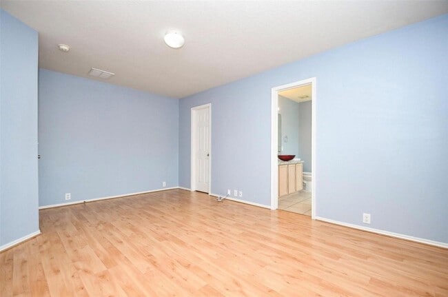Building Photo - 6003 Baldwin Elm St