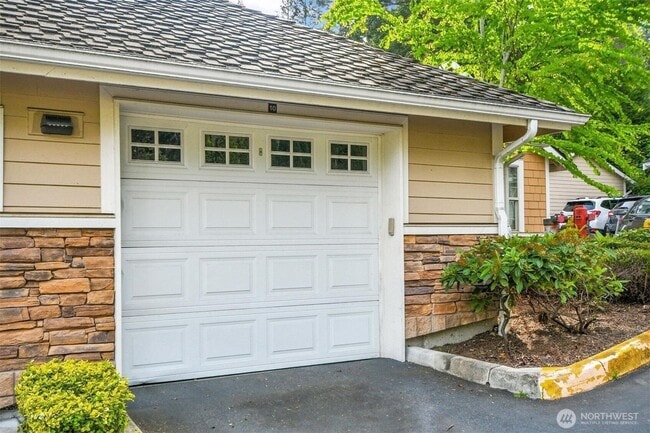 Building Photo - Prime Redmond Location!!!