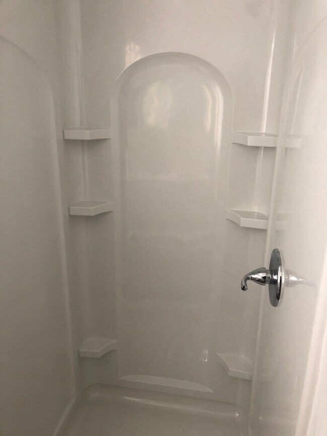 Building Photo - 4 bed/2 bath rental south of campus!