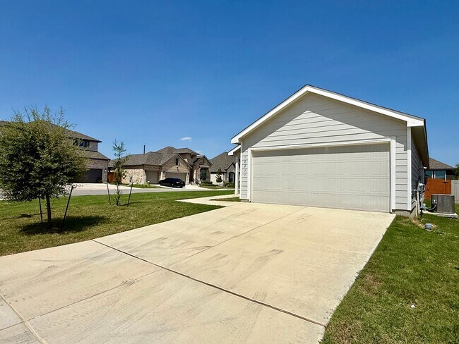 Building Photo - Beautiful 4 bedroom, 2 bathroom Home in Vida near Texas A&M San Antonio!