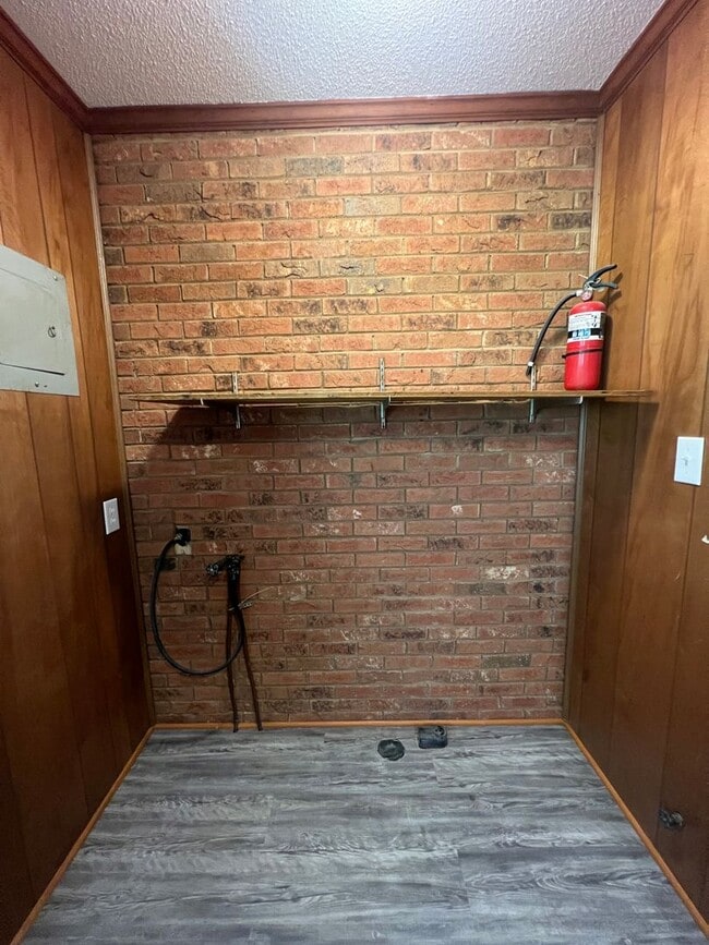 Building Photo - 2 Bedroom Duplex Available (Monroe)