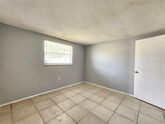 Building Photo - 7825 Sagebrush Dr